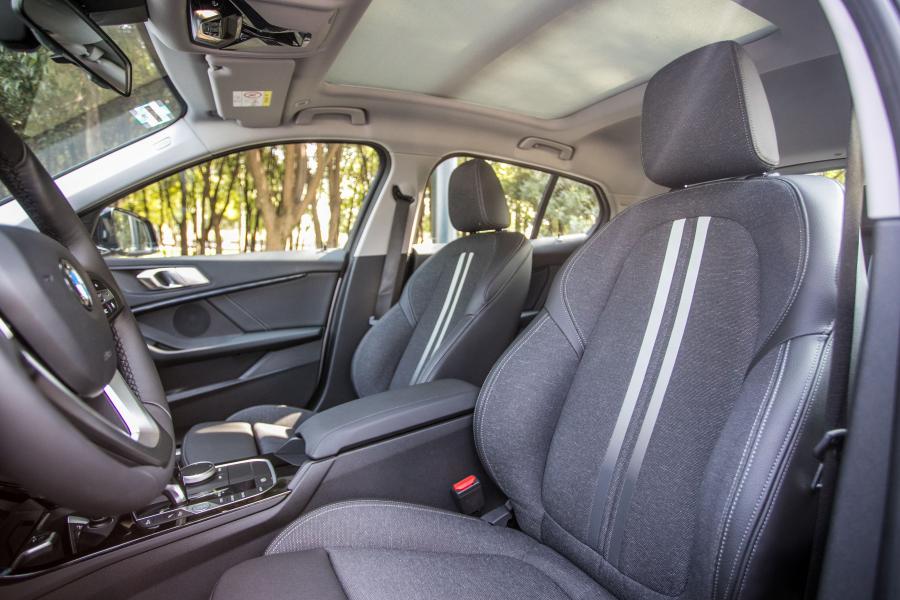 Интерьер BMW 118i Sportline (F40) 2019 года  (MX) (фото 12 из 31)